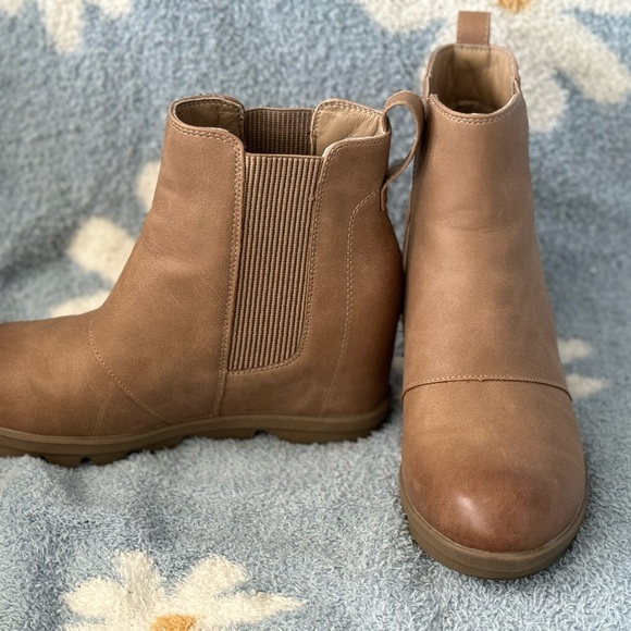 Size 7 Athletefit women’s booties - Picture 3 of 4